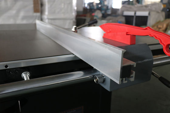 Cutting with Customized Voltage Plywood Table Saw and Accuracy Wood Saw Machines